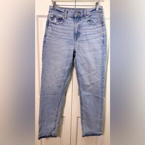 American Eagle Super High Rise Straight Jeans Size 4 Short Raw Hem Light Wash